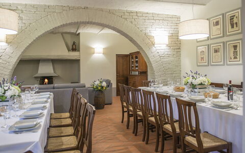 Le Caselle 26: Meubilair, Interieur Ontwerp, Tafel, Plafond, Stoel, Verlichting, Tableware, Eetkamer, Keuken En Eettafel, Kamer