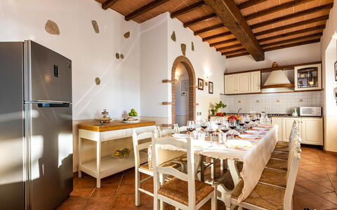 Il Poggiarellino 14: Meubilair, Interieur Ontwerp, Muur, Flooring, Plafond, Keuken, Verdieping, Huis, Tafel, Keuken En Eettafel