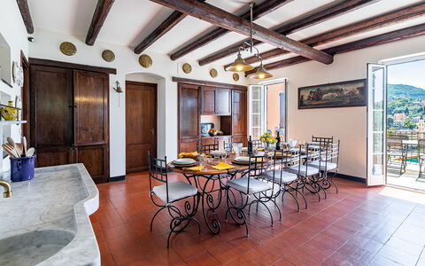 Villa Baia Blu 12: Meubilair, Flooring, Interieur Ontwerp, Stoel, Keuken En Eettafel, Tafel, Verdieping, Huis, Countertop, Eetkamer