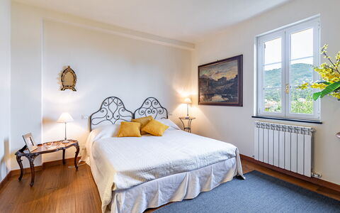 Villa Baia Blu 12: Slaapkamer, Interieur Ontwerp, Meubilair, Bed, Kamer, Laken, Bedding, Bed Frame, Fotolijst, Plafond