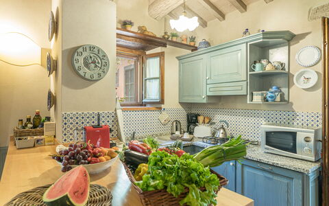 La Capannina 2+2: Meubilair, Interieur Ontwerp, Keuken, Hout, Countertop, Kamer, Flooring, Plafond, Verlichting, Cabinetry