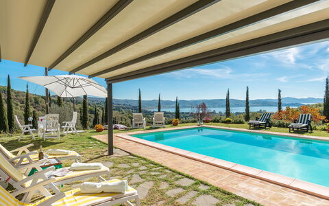 La Martinella 12: Schaduw, Eco Hotel, Buitenmeubels, Luifel, Stoel, Outdoor Structuur, Villa, Toevlucht, Kamerplant, Balkon