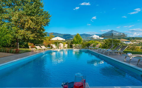 Villa Leonardo 30+6: Zwembad, Bergachtig Landvormen, Berg, Heuvel, Buitenmeubels, Toevlucht, Bergketen, Paraplu, Eco Hotel, Ligstoel