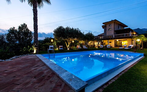Villa Alba 12: Zwembad, Toevlucht, Landgoed, Eco Hotel, Nacht, Thermae, Hacienda, Villa, Landschap Verlichting, Hotel