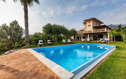 Villa Alba 12: Zwembad, Toevlucht, Eco Hotel, Vrije Tijd, Landgoed, Thermae, Buitenmeubels, Hacienda, Villa, Backyard