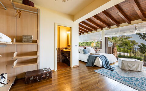 Villa Alba 12: Meubilair, Interieur Ontwerp, Flooring, Verdieping, Bed, Slaapkamer, Hout, Plafond, Houten Vloer, Kamer