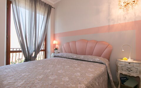 Villa Ombrosa 8: Meubilair, Bed, Slaapkamer, Interieur Ontwerp, Bedding, Laken, Linens, Kamer, Verdieping, Textiel
