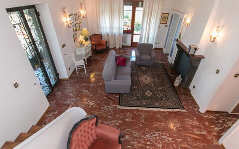 Villa Ombrosa 8: Flooring, Interieur Ontwerp, Verdieping, Hout, Meubilair, Verlichting, Woonkamer, Kamer, Huis, Plafond