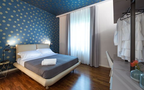 Villa Ninetta 10+1: Interieur Ontwerp, Plafond, Meubilair, Verdieping, Verlichting, Flooring, Appartement, Kamer, Slaapkamer, Bed