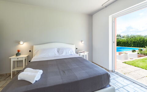 Villa Ninetta 10+1: Zwembad, Hotel, Villa, Buitenmeubels