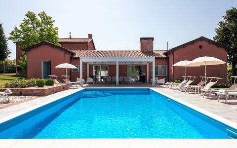 Villa Ninetta 10+1: Zwembad, Toevlucht, Samengesteld Materiaal, Huis, Landgoed, Buitenmeubels, Stoel, Eco Hotel, Schaduw, Ligstoel