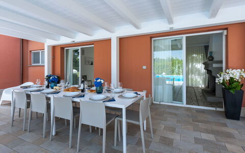 Villa Ninetta 10+1: Schaduw, Buitenmeubels, Stoel, Toevlucht, Eco Hotel, Zwembad, Kamerplant, Balkon