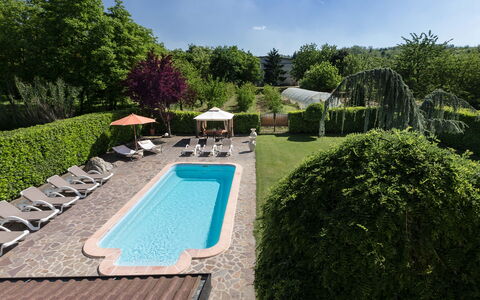 Villa Miki 10: Zwembad, Struik, Buitenmeubels, Vrije Tijd, Tuin, Toevlucht, Landscaping, Ligstoel, Eco Hotel, Schaduw