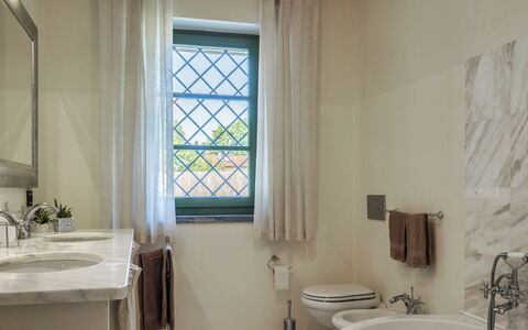 Villa Elsa 6: Loodgieterswerkinrichting, Interieur Ontwerp, Badkamer, Huis, Kraan, Loodgieter, Wastafel, Wastafel In De Badkamer, Tegel, Lichte Inrichting