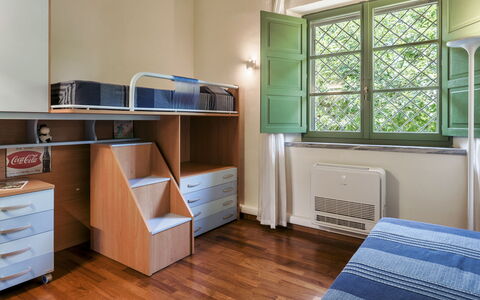 Villa Elsa 6: Meubilair, Interieur Ontwerp, Kamer, Appartement, Plafond, Slaapzaal, Slaapkamer, Bed Frame, Stoel, Lade