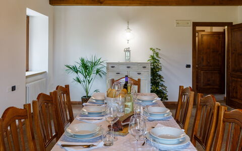 Villa Agostini 10: Meubilair, Interieur Ontwerp, Tafel, Hout, Eetkamer, Flooring, Plafond, Keuken En Eettafel, Kamer, Stoel