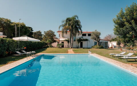 Villa Demal 8+2: Zwembad, Toevlucht, Hacienda, Thermae, Landgoed, Vrije Tijd, Eco Hotel, Villa, Hotel, Schaduw