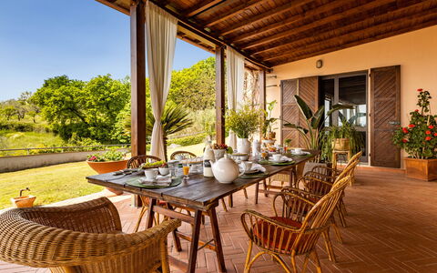 Villa Desiderio 9: Meubilair, Hout, Stoel, Tafel, Keuken En Eettafel, Interieur Ontwerp, Toevlucht, Eetkamer, Bloempot, Kamerplant