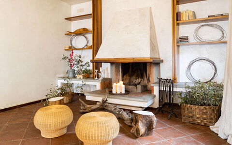 Villa Desiderio 9: Interieur Ontwerp, Hout, Flooring, Meubilair, Verdieping, Verlichting, Kamer, Plafond, Huis, Woonkamer