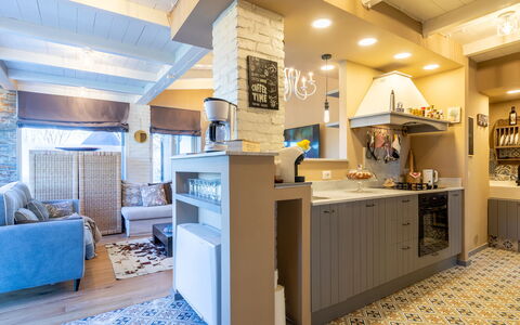 Cottage Violapo 6+2: Meubilair, Interieur Ontwerp, Countertop, Keuken, Flooring, Cabinetry, Plafond, Lichte Inrichting, Verdieping, Hout