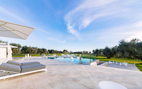 La Perla tra Gli Ulivi 12: Blauw, Samengesteld Materiaal, Zwembad, Landscaping, Tuin, Schaduw, Landgoed, Gazon, Ontwerp, Park