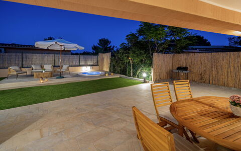 Villa Gea 8: Flooring, Verdieping, Schaduw, Tuin, Buitenmeubels, Zwembad, Eco Hotel, Beits, Landschap Verlichting, Backyard