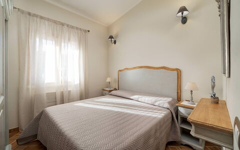 Villa Gea 8: Bed, Meubilair, Slaapkamer, Muur, Laken, Interieur Ontwerp, Bedding, Linens, Kamer, Plafond