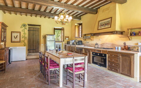 Casale Piattini 10: Meubilair, Flooring, Interieur Ontwerp, Muur, Hout, Cabinetry, Huis, Keuken, Verdieping, Kamer