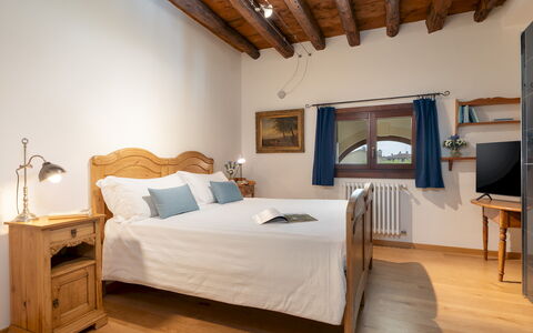 Villa Barchessa Panigai 8: Meubilair, Bed, Slaapkamer, Interieur Ontwerp, Laken, Hout, Bedding, Flooring, Linens, Kamer