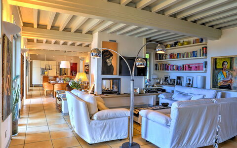 Villa le Cave 12: Meubilair, Interieur Ontwerp, Hout, Flooring, Bankstel, Plafond, Stoel, Verdieping, Tafel, Woonkamer