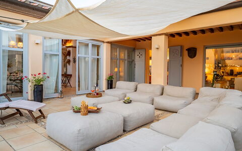 Villa le Cave 12: Meubilair, Verdieping, Bankstel, Buitenmeubels, Schaduw, Stoel, Woonkamer, Eco Hotel, Outdoor Structuur
