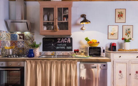 Villa Zaca 6: Keuken, Meubilair, Interieur Ontwerp, Toestel Van De Keuken, Major Appliance, Countertop, Cabinetry, Flooring, Kamer, Verlichting