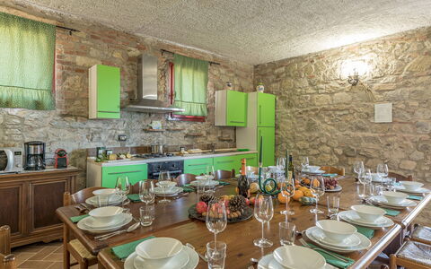 Podere San Ansano 14+2: Meubilair, Interieur Ontwerp, Tafel, Flooring, Keuken En Eettafel, Stoel, Plafond, Kamer, Eetkamer, Keuken