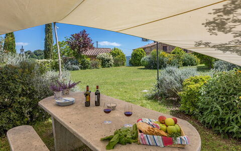 Podere San Ansano 14+2: Meubilair, Schaduw, Tuin, Buitenmeubels, Stoel, Buitentafel, Vrije Tijd, Landscaping, Canopy, Werf