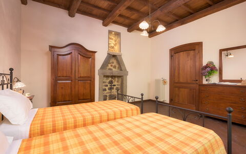 Casale del Castagneto 8: Meubilair, Interieur Ontwerp, Muur, Hout, Plafond, Slaapkamer, Flooring, Bed, Verdieping, Kamer