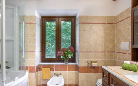 Casale del Castagneto 8: Interieur Ontwerp, Muur, Loodgieterswerkinrichting, Flooring, Badkamer, Kraan, Wastafel, Verdieping, Loodgieter, Tegel