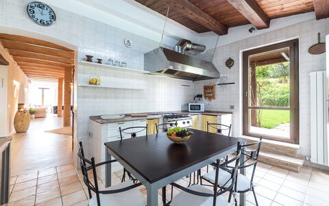 Villa Casanostra 12: Meubilair, Interieur Ontwerp, Flooring, Keuken, Hout, Countertop, Verdieping, Plafond, Huis, Kamer