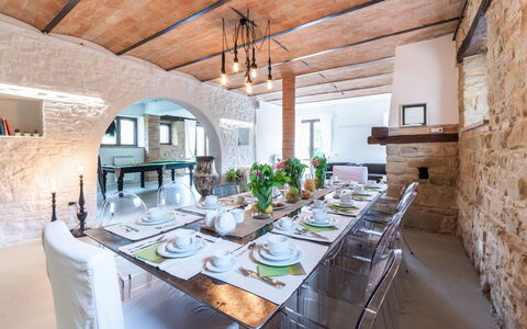 Villa Casanostra 12: Meubilair, Interieur Ontwerp, Muur, Plafond, Tafel, Stoel, Flooring, Eetkamer, Keuken En Eettafel, Verlichting
