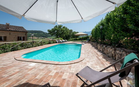 Villa Casanostra 12: Zwembad, Buitenmeubels, Meubilair, Toevlucht, Eco Hotel, Stoel, Flagstone, Paraplu, Ligstoel, Schaduw