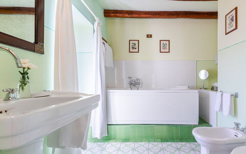 Villa Rivetta 6+2: Interieur Ontwerp, Badkamer, Loodgieterswerkinrichting, Flooring, Verdieping, Bad, Loodgieter, Kraan, Tegel, Wastafel