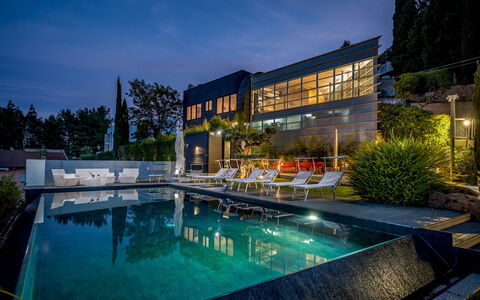 Villa Relax 12+2: Zwembad, Toevlucht, Waterpartij, Eco Hotel, Tuin, Landscaping, Landgoed, Reflecting Pool, Hotel, Villa