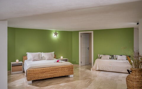 Villa Relax 12+2: Meubilair, Interieur Ontwerp, Flooring, Verdieping, Muur, Bed, Slaapkamer, Hout, Plafond, Kamer