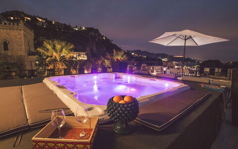Torre Pirandello 6: Nacht, Verlichting, Toevlucht, Zwembad, Hotel, Middernacht, Landschap Verlichting, Badplaats, Eco Hotel, Boutique Hotel