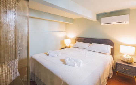Torre Pirandello 6: Bed, Slaapkamer, Interieur Ontwerp, Verdieping, Bedding, Laken, Flooring, Hout, Meubilair, Kamer