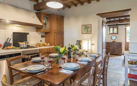 Casa Largnano 6+2: Meubilair, Interieur Ontwerp, Flooring, Eetkamer, Tafel, Hout, Keuken En Eettafel, Stoel, Plafond, Verdieping