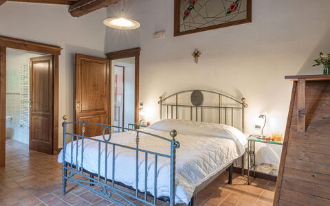 Casa Largnano 6+2: Meubilair, Interieur Ontwerp, Muur, Hout, Plafond, Flooring, Bed, Slaapkamer, Verdieping, Kamer