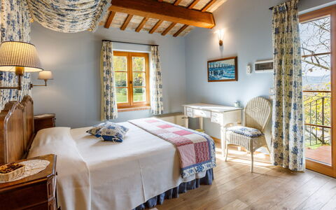 La Tana del Ghiro 18: Meubilair, Interieur Ontwerp, Huis, Linens, Tafel, Stoel, Kamer, Plafond, Slaapkamer, Bed