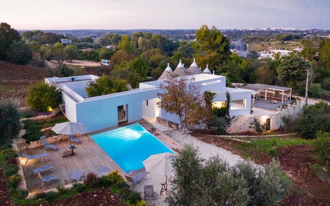 Trullo Santa Pazienza 6+3: Zwembad, Blauw, Toevlucht, Landgoed, Eco Hotel, Landscaping, Hacienda, Villa, Buitenmeubels, Waterpartij