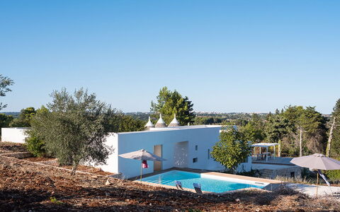 Trullo Santa Pazienza 6+3: Zwembad, Samengesteld Materiaal, Schaduw, Landgoed, Landscaping, Eco Hotel, Villa, Buitenmeubels, Boerderij