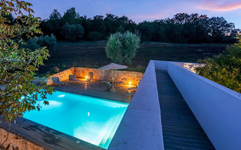 Trullo Santa Pazienza 6+3: Zwembad, Blauw, Samengesteld Materiaal, Toevlucht, Landgoed, Eco Hotel, Schemer, Waterpartij, Reflectie, Landscaping